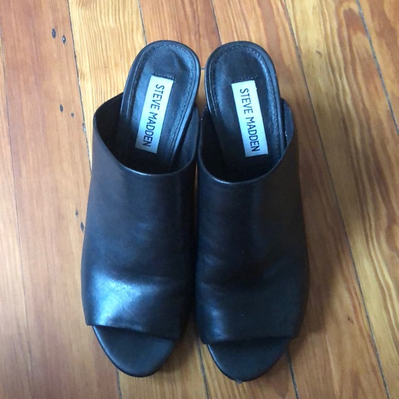 Steve Madden Infinitm Mule w/ gold heel - Picture 2 of 11